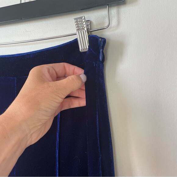 Lulu’s High Waisted Blue Velvet Flare Pants XS - Picture 6 of 9